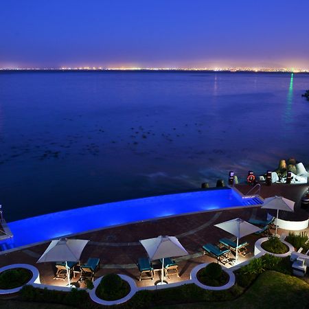 Radisson Collection Hotel, Waterfront 케이프타운 외부 사진 View of the Gulf of Aqaba from the Hilton Hotel