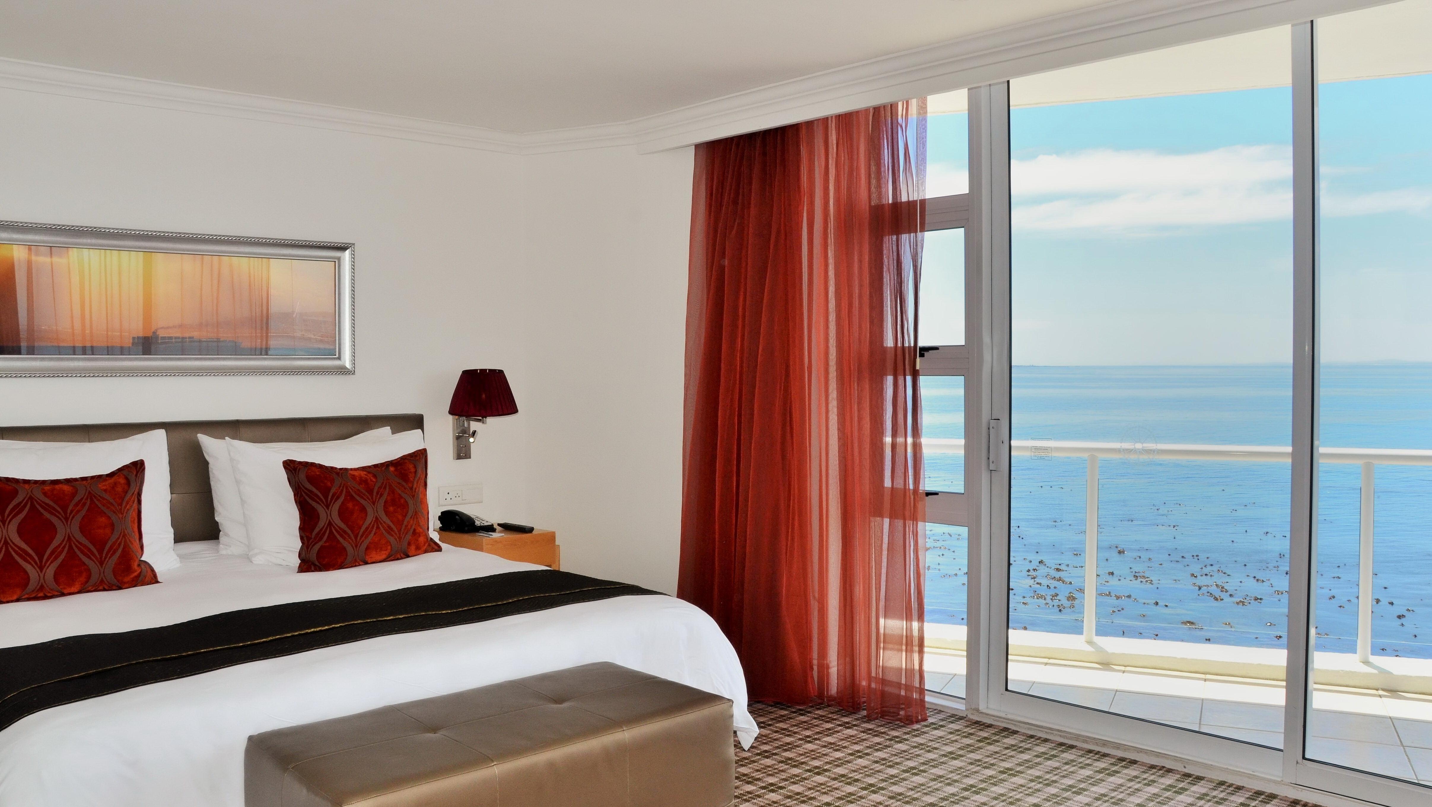 Radisson Collection Hotel, Waterfront 케이프타운 외부 사진 A bedroom in the hotel