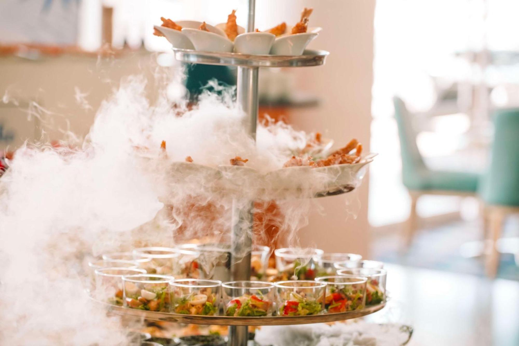 Radisson Collection Hotel, Waterfront 케이프타운 외부 사진 A display of food prepared with liquid nitrogen