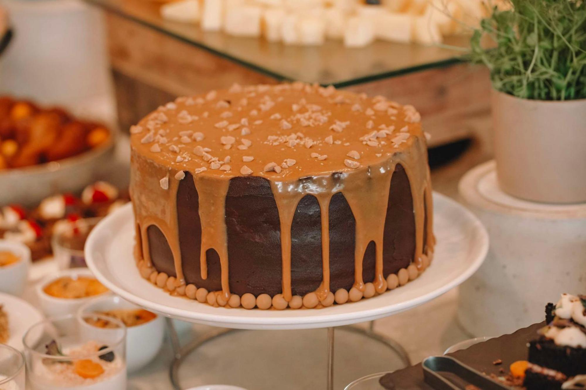 Radisson Collection Hotel, Waterfront 케이프타운 외부 사진 A peanut butter cake