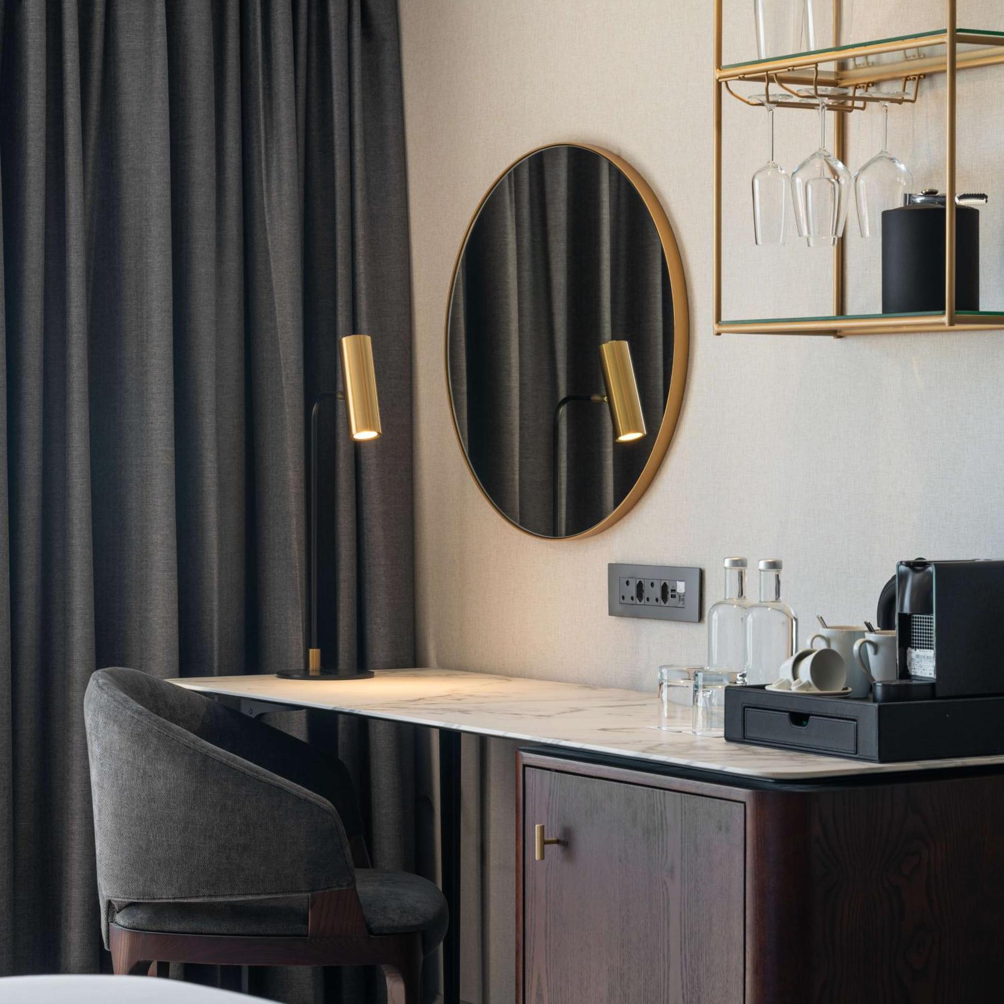 Radisson Collection Hotel, Waterfront 케이프타운 외부 사진 A Nespresso machine in a hotel room
