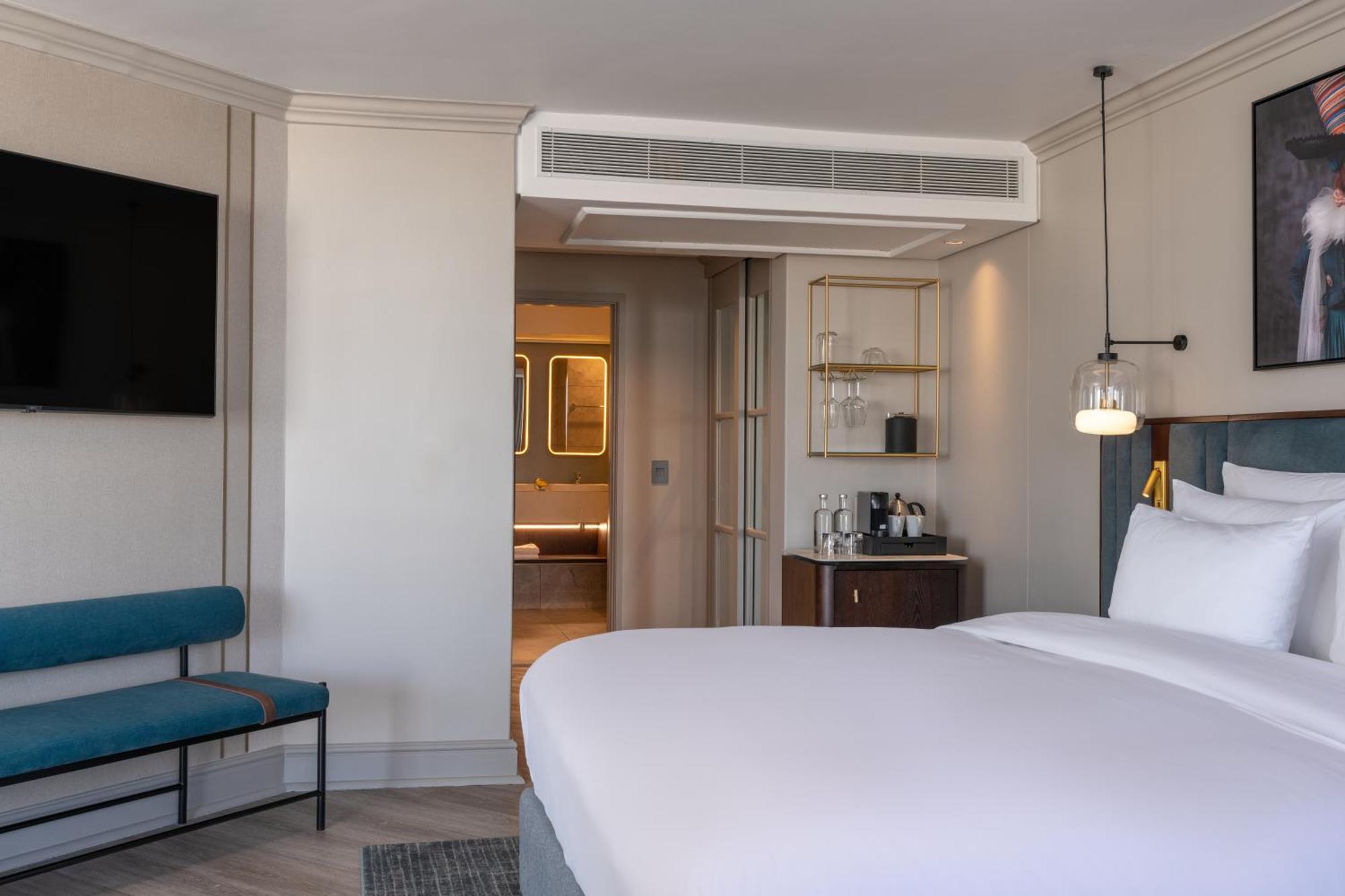 Radisson Collection Hotel, Waterfront 케이프타운 외부 사진 A guest room at the hotel