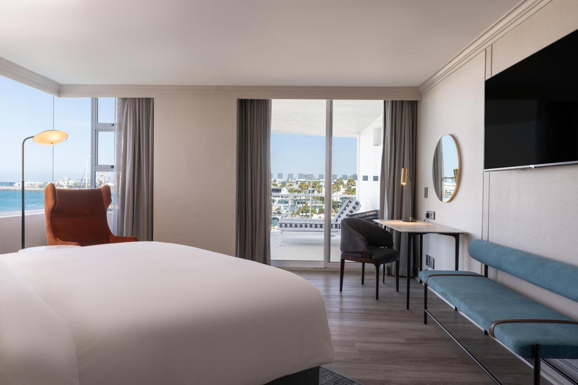 Radisson Collection Hotel, Waterfront 케이프타운 외부 사진 A guest room at the Hilton Cape Town Waterfront