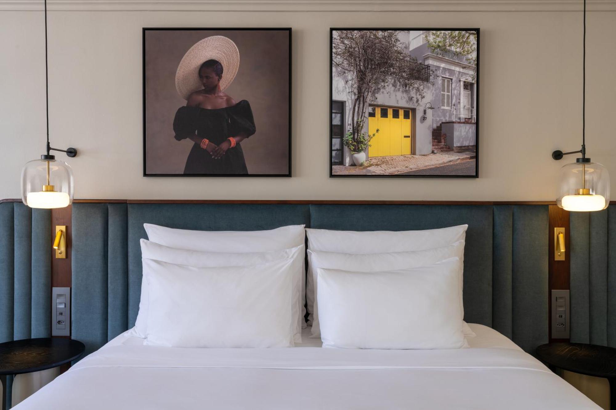 Radisson Collection Hotel, Waterfront 케이프타운 외부 사진 A bedroom at the hotel